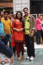 Akshay Kumar, Sonakshi Sinha promote Rowdy Rathore on the sets of CID in Kandivli, Mumbai on 22nd May 2012 (201).JPG